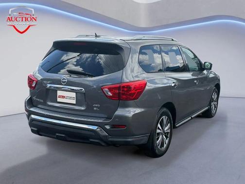 2017 Nissan Pathfinder SL