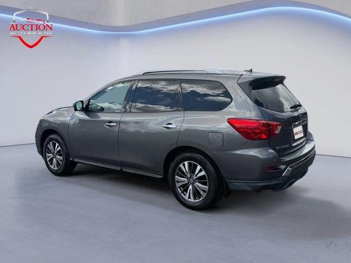 2017 Nissan Pathfinder SL