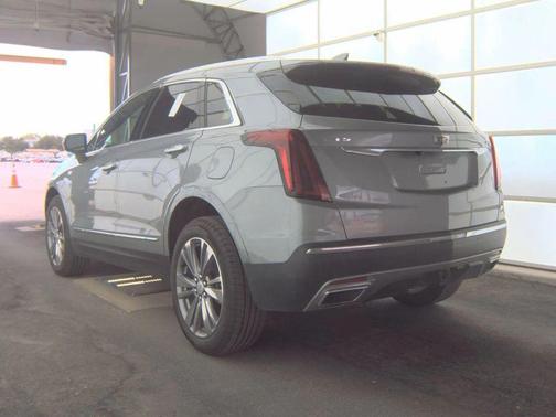 2025 Cadillac XT5 Sport
