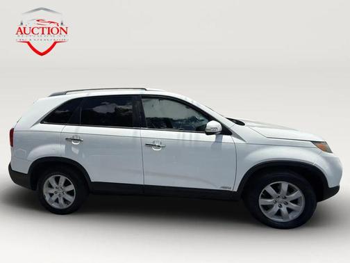 Snow White Pearl 2013 Kia Sorento LX