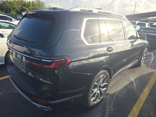 2025 BMW X7 xDrive40i