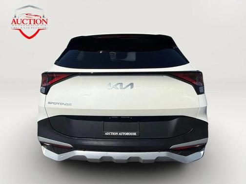 Snow White Pearl 2023 Kia Sportage LX