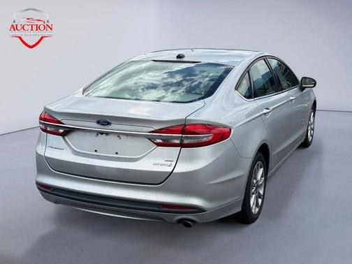 2017 Ford Fusion Hybrid SE