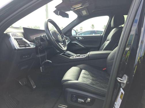 2025 BMW X6 xDrive40i