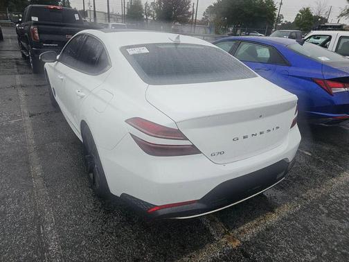 2023 Genesis G70 2.0T RWD