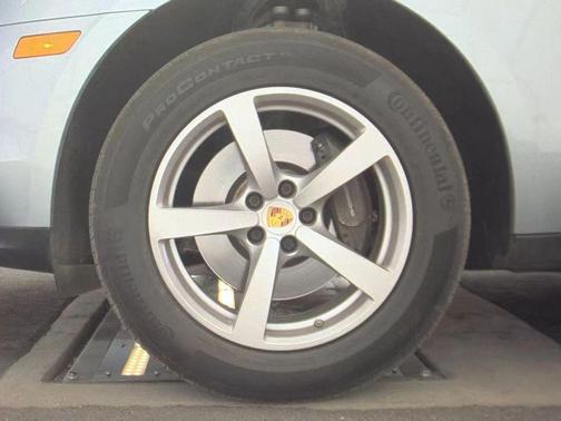 2019 Porsche Macan Sport Utility 4D