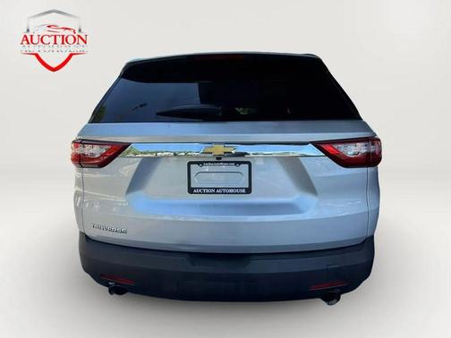 Silver Ice Metallic 2018 Chevrolet Traverse LS