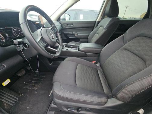 2025 Nissan Pathfinder SV FWD
