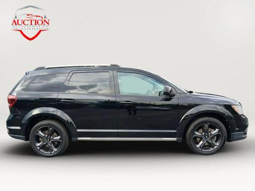Pitch Black Clearcoat 2020 Dodge Journey Crossroad