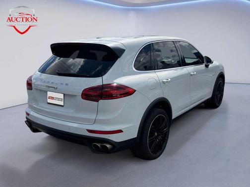 2016 Porsche Cayenne Cayenne S E-Hybrid