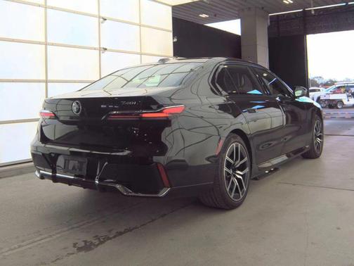 2025 BMW 740 740i Sedan 4D