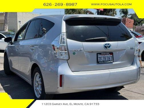 2014 Toyota Prius v Two
