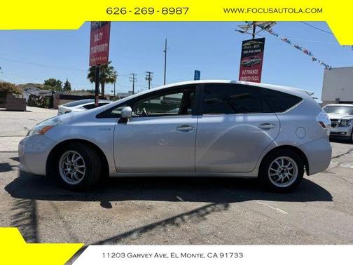 2014 Toyota Prius v Two