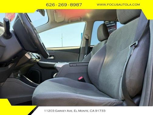 2014 Toyota Prius v Two