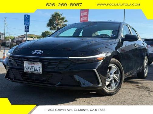 Black 2024 Hyundai ELANTRA SE