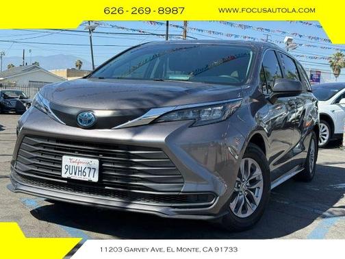 2024 Toyota Sienna LE