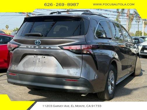 2022 Toyota Sienna LE