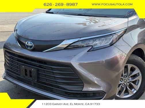 2022 Toyota Sienna LE