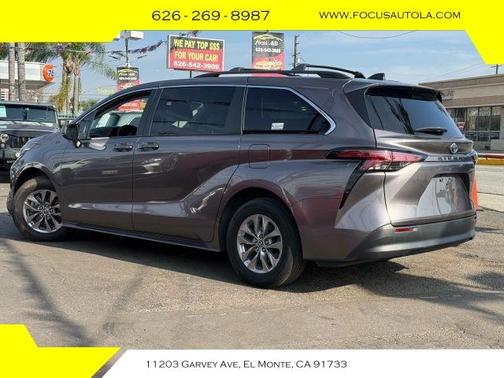 2022 Toyota Sienna LE