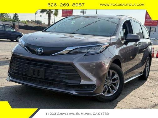 2022 Toyota Sienna LE