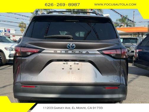 2022 Toyota Sienna LE