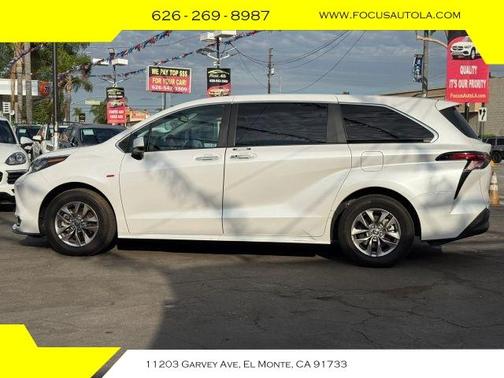 2023 Toyota Sienna XLE