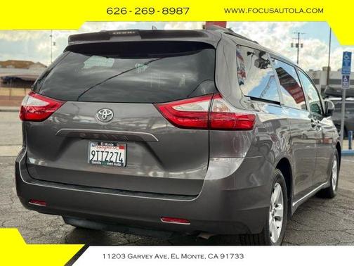 2018 Toyota Sienna LE