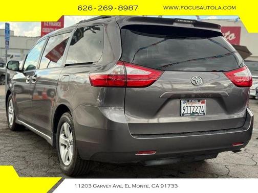 2018 Toyota Sienna LE