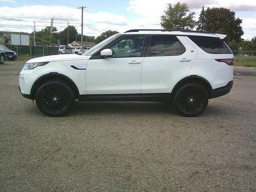 White 2017 Land Rover Discovery HSE LUXURY