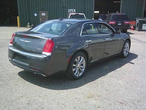Granite Crystal Metallic Clearcoat 2019 Chrysler 300 Limited