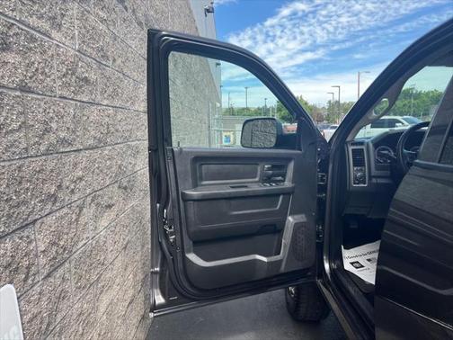 2017 RAM 3500 Tradesman Crew Cab 4x4 8' Box