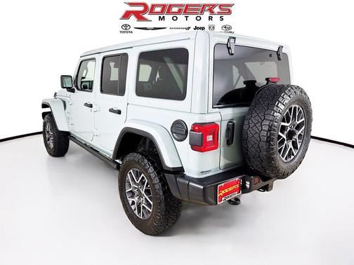 2024 Jeep Wrangler 4-Door Sahara 4x4