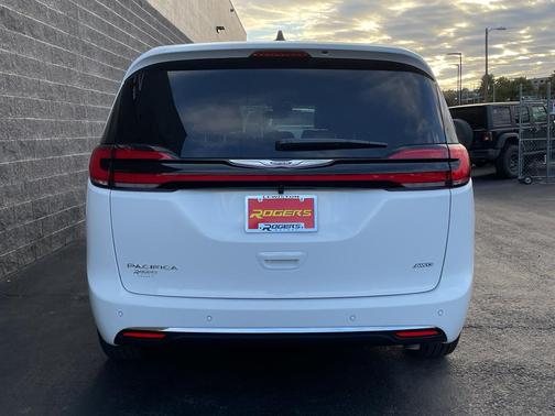 2026 Chrysler Pacifica L