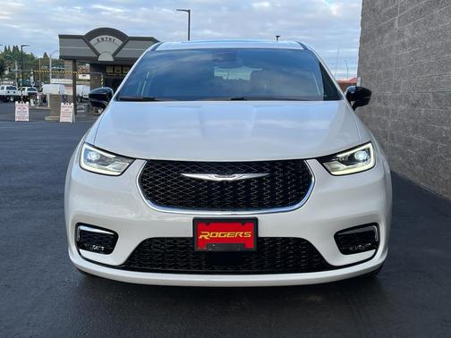 2026 Chrysler Pacifica L