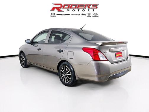 2017 Nissan Versa 1.6 S+