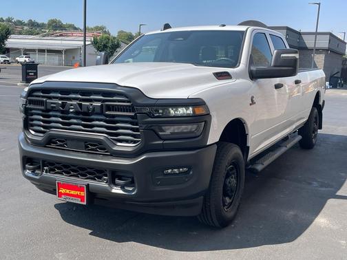 2025 RAM 2500 Tradesman Crew Cab 4x4 8' Box