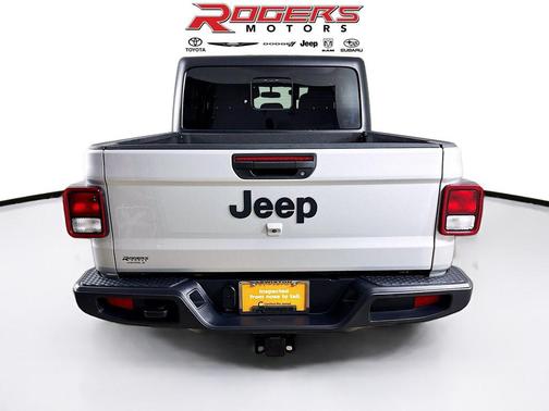 2022 Jeep Gladiator Sport
