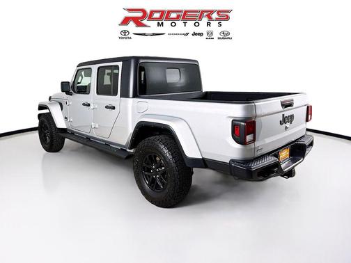 2022 Jeep Gladiator Sport