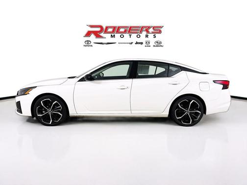 2023 Nissan Altima SR FWD