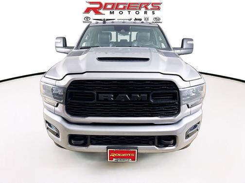2023 RAM 3500 Limited Crew Cab 4x4 8' Box