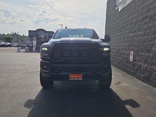 2025 RAM 2500 Tradesman Crew Cab 4x4 8' Box