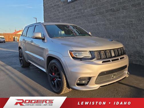 Diamond Black Crystal Pearl 2017 Jeep Grand Cherokee SRT