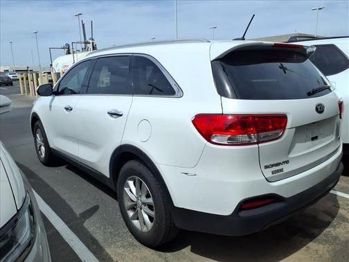 WHITE 2017 Kia Sorento LX