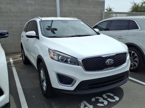 WHITE 2017 Kia Sorento LX