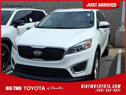 WHITE 2017 Kia Sorento LX