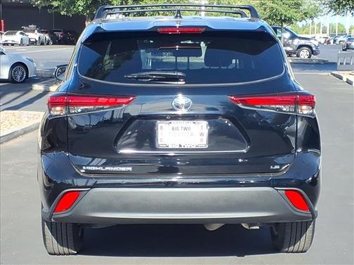 BLACK 2020 Toyota Highlander LE