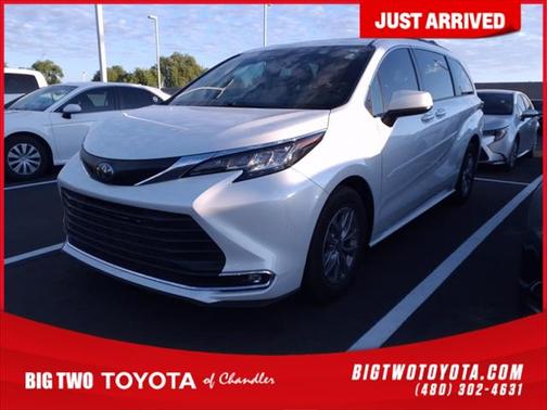 2022 Toyota Sienna XLE 8 Passenger