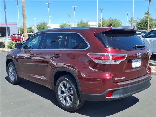 RED 2015 Toyota Highlander XLE