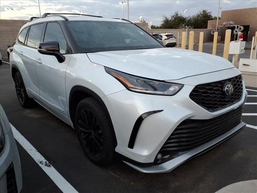 2023 Toyota Highlander Black Mixed Media