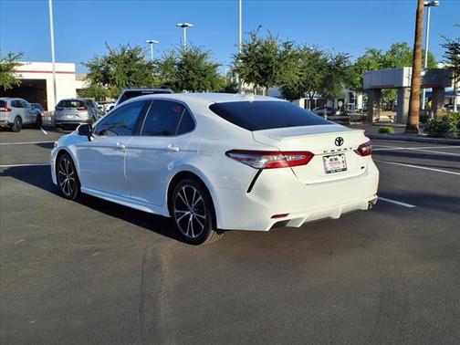 2020 Toyota Camry SE